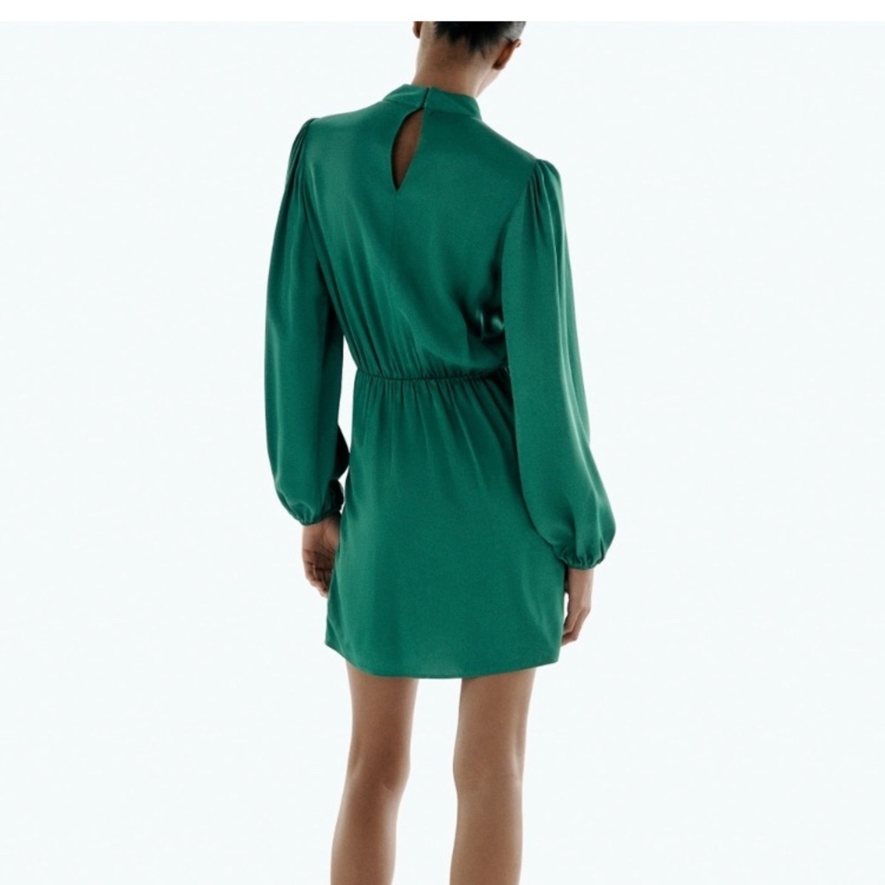 Green wrap dress 👗 - Picture 7 of 8